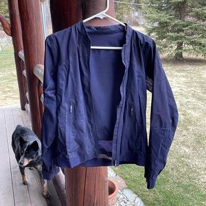 Lululemon perforated windbreaker size 6 navel blue